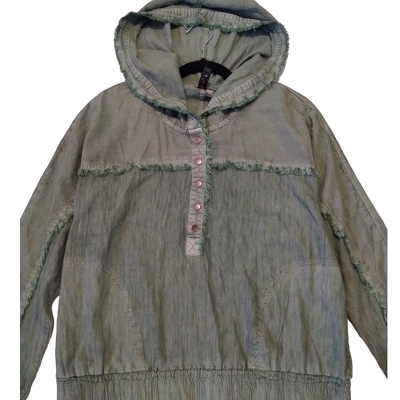 Kut from the Kloth Kut Amelia Contrast Pullover Hoodie 1/4 Snap Button - Picture 6 of 10